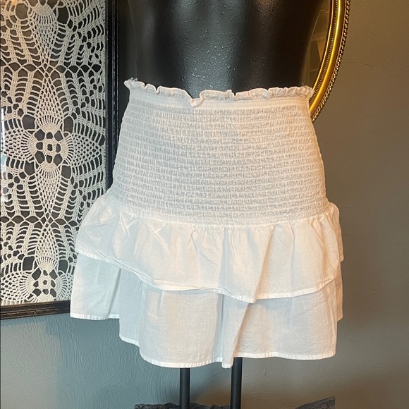 Divided White Layered Mini Skirt - Picture 2 of 4